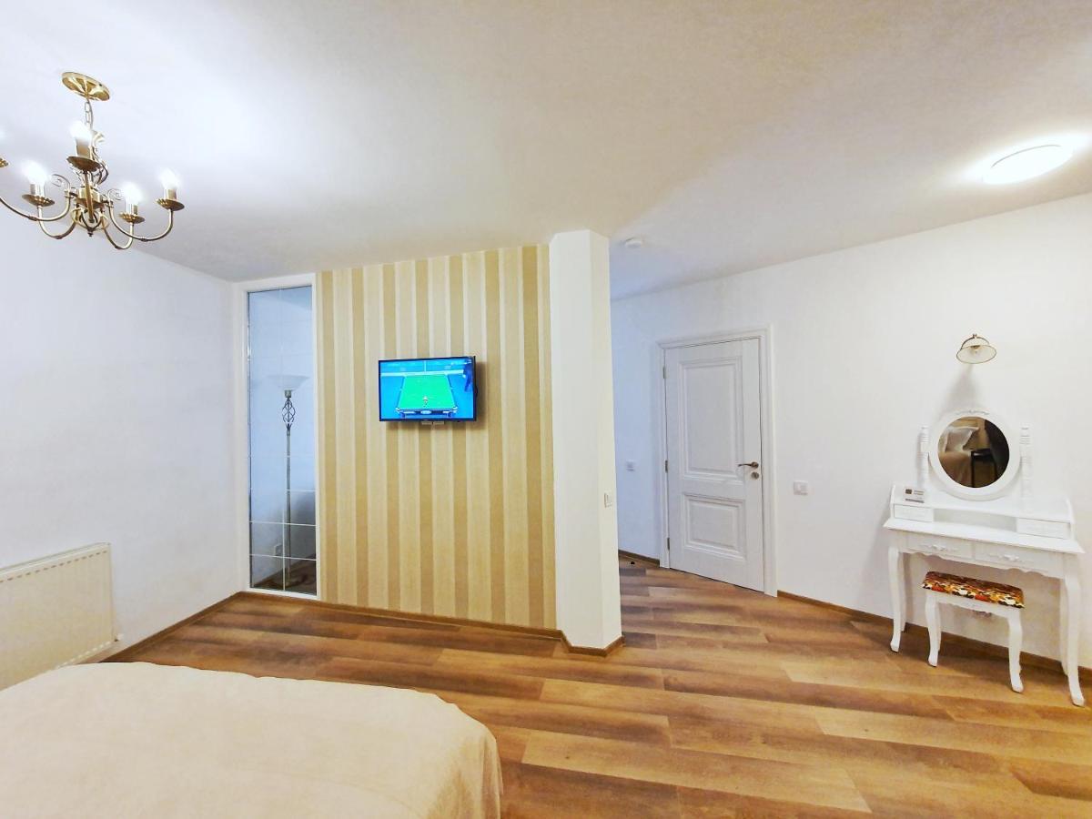 Tourist B&C Hotel คูร์ตา เด อาร์เจช ภายนอก รูปภาพ