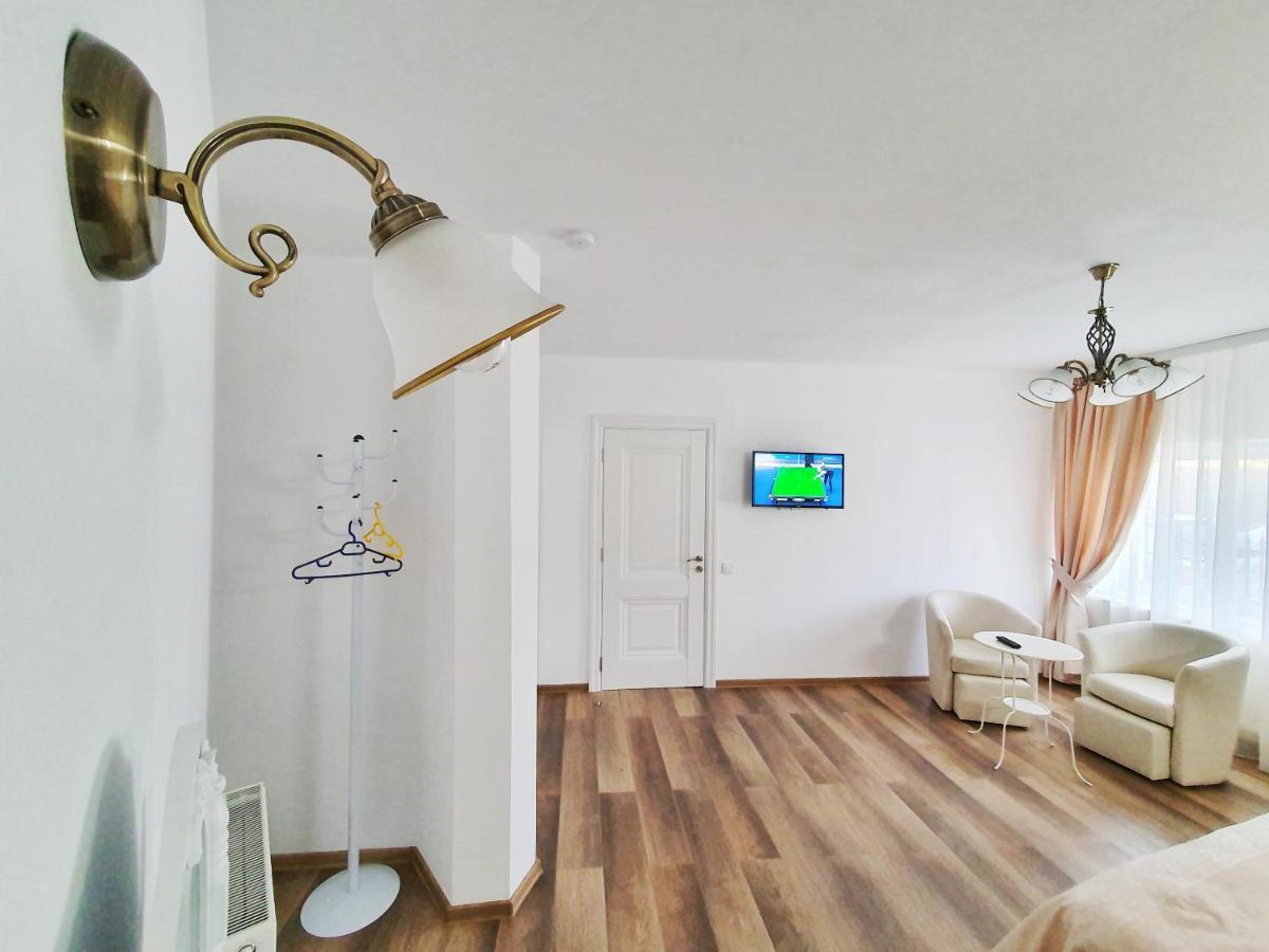 Tourist B&C Hotel คูร์ตา เด อาร์เจช ภายนอก รูปภาพ