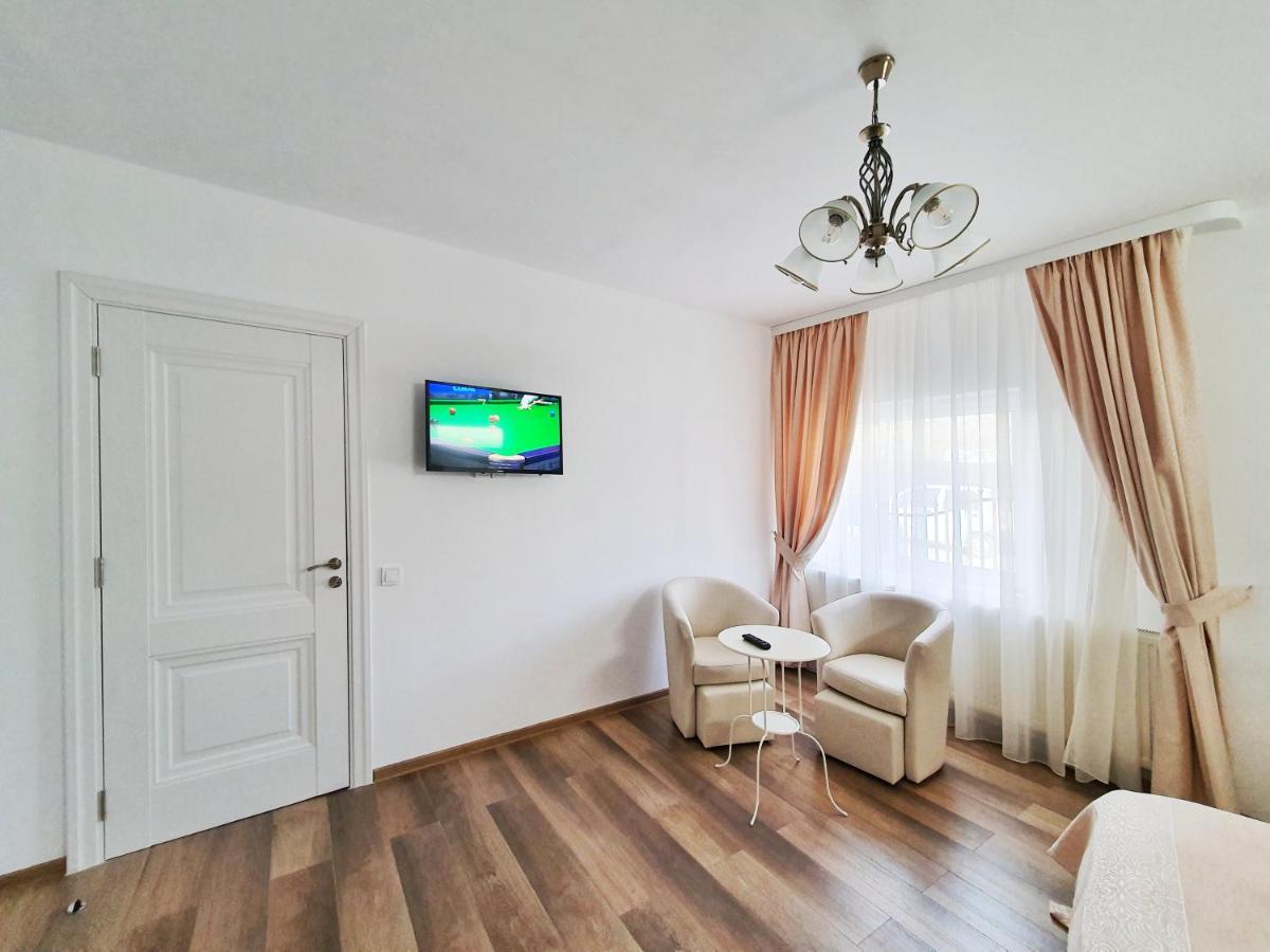 Tourist B&C Hotel คูร์ตา เด อาร์เจช ภายนอก รูปภาพ